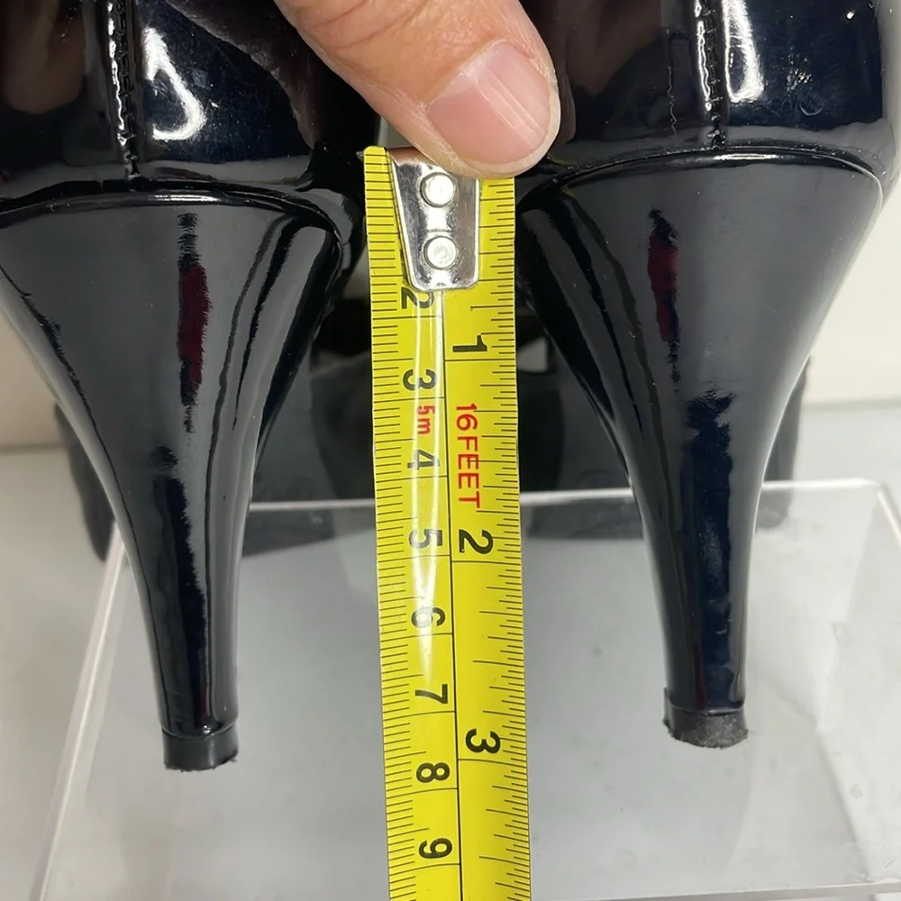🍉 Size 6.5 FERGALICIOUS BLACK SATIN